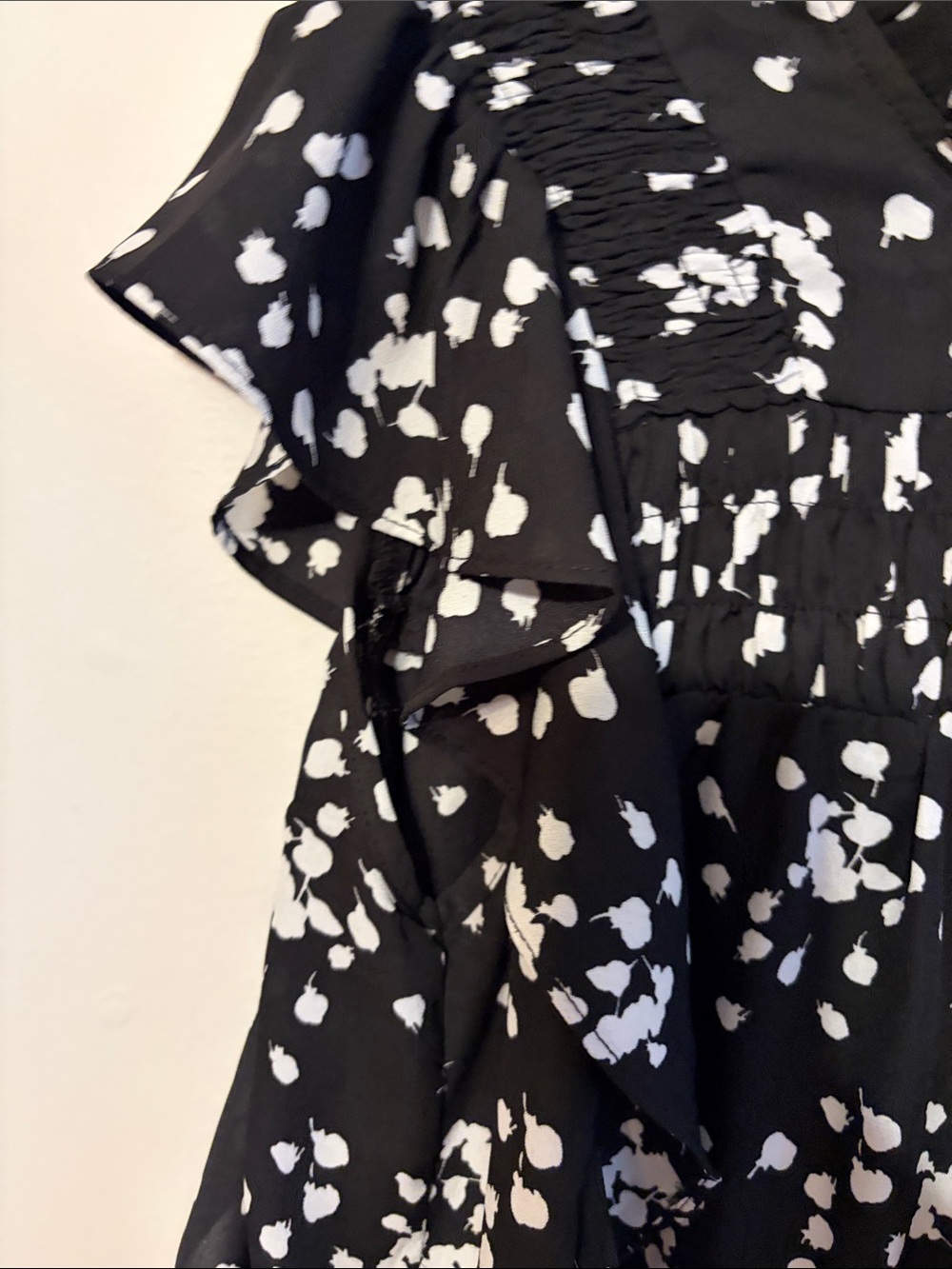 Dokotoo: Woven poly Ruffle flowy Blouse - Black/White. Med. - Picture 2 of 6